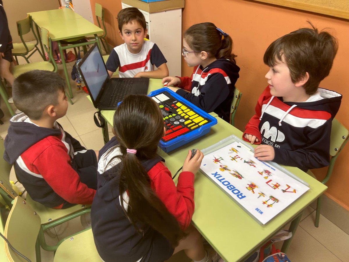 VReinaGijon's tweet image. 🦿👩‍💻 Semana deportiva con robótica y programación

Muchas gracias a @Robotix_educa por la colaboración