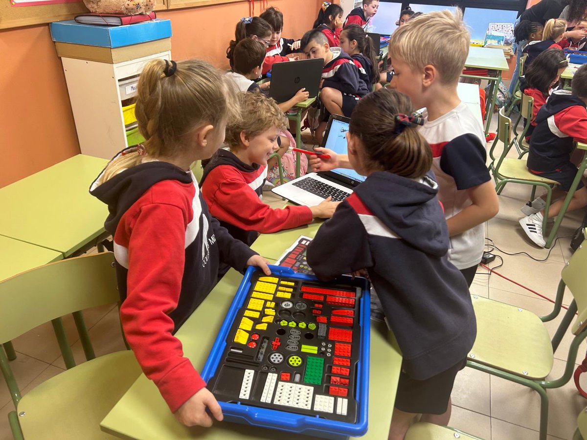 VReinaGijon's tweet image. 🦿👩‍💻 Semana deportiva con robótica y programación

Muchas gracias a @Robotix_educa por la colaboración