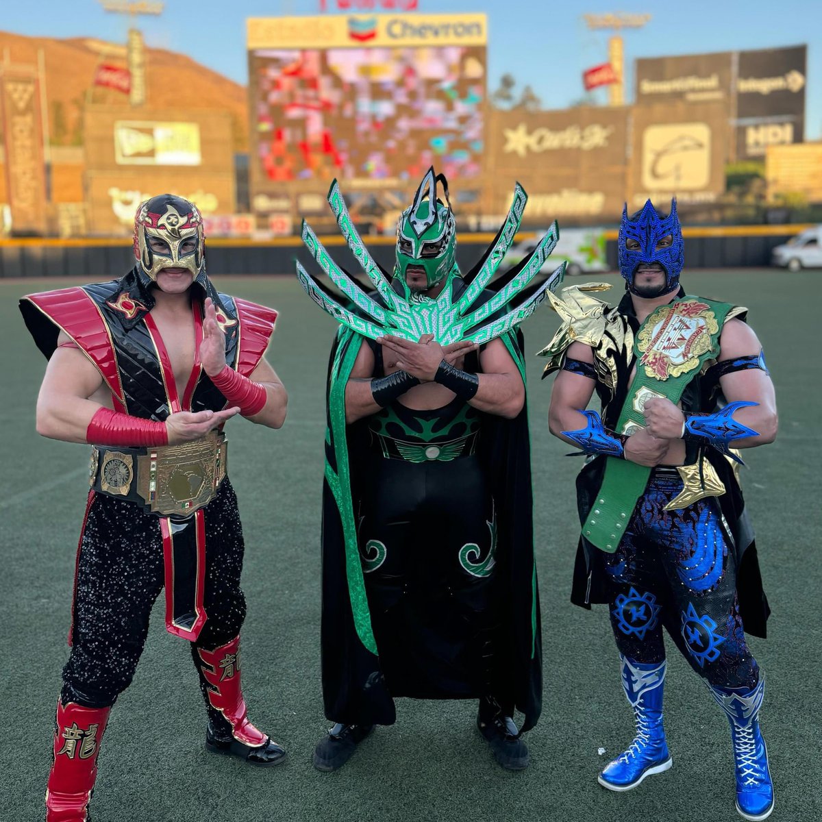Laredokidpro1's tweet photo. Equipo en Tijuana - @OctagonJrAAA Komander - triplemania XXXII @luchalibreaaa 

Equipo en Monterrey- @ROBLESPROMOTION - 
@Mascaradorada24 @MarcoCorleone23 

#buyazze #NothingCanStopMe #oscuridad #garlo https://t.co/0EKzJcjj49