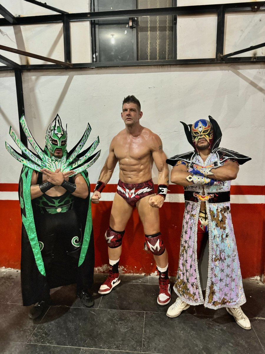Laredokidpro1's tweet photo. Equipo en Tijuana - @OctagonJrAAA Komander - triplemania XXXII @luchalibreaaa 

Equipo en Monterrey- @ROBLESPROMOTION - 
@Mascaradorada24 @MarcoCorleone23 

#buyazze #NothingCanStopMe #oscuridad #garlo https://t.co/0EKzJcjj49