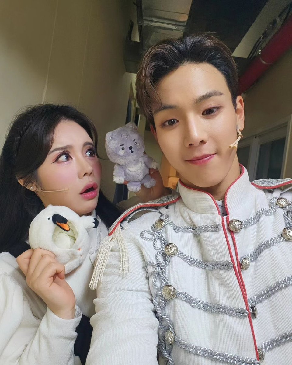 they’re so cute 🥹 also baetongyi famous