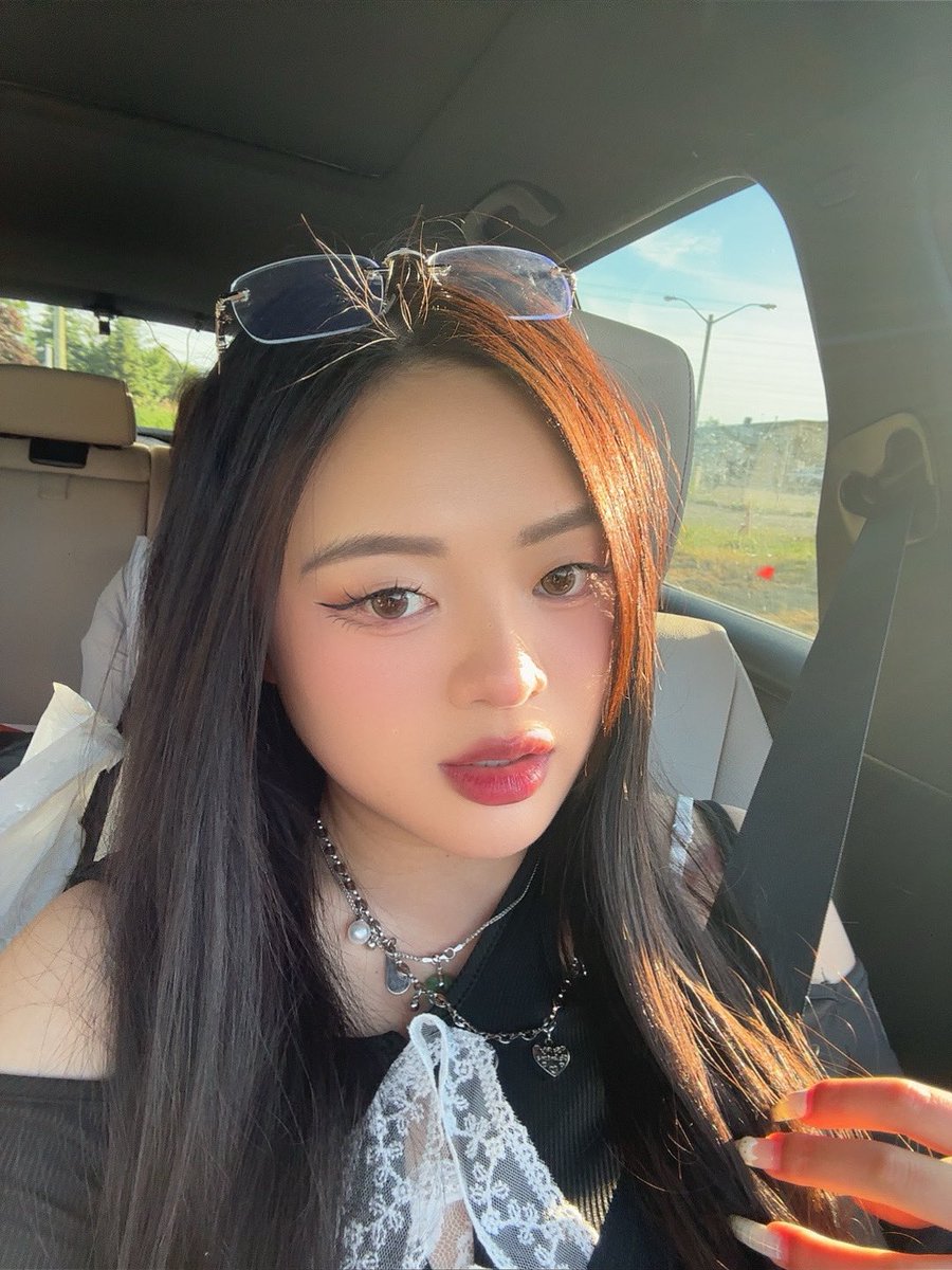 dalgichoco's tweet image. If likes are private how will I know who likes my selfies 😔