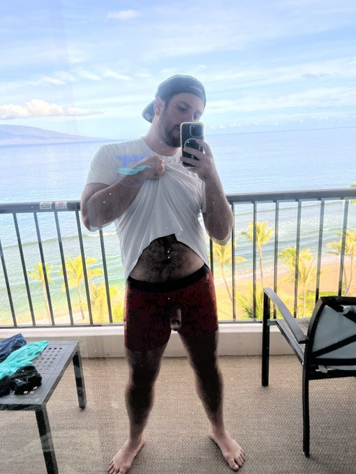 Something popped out 😏 https://t.co/pG2DIo2WtA