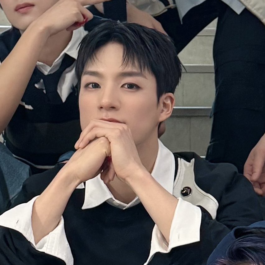 ddinu_'s tweet photo. 이머리그리워서밥이안넘어감 https://t.co/Y372yRugyE