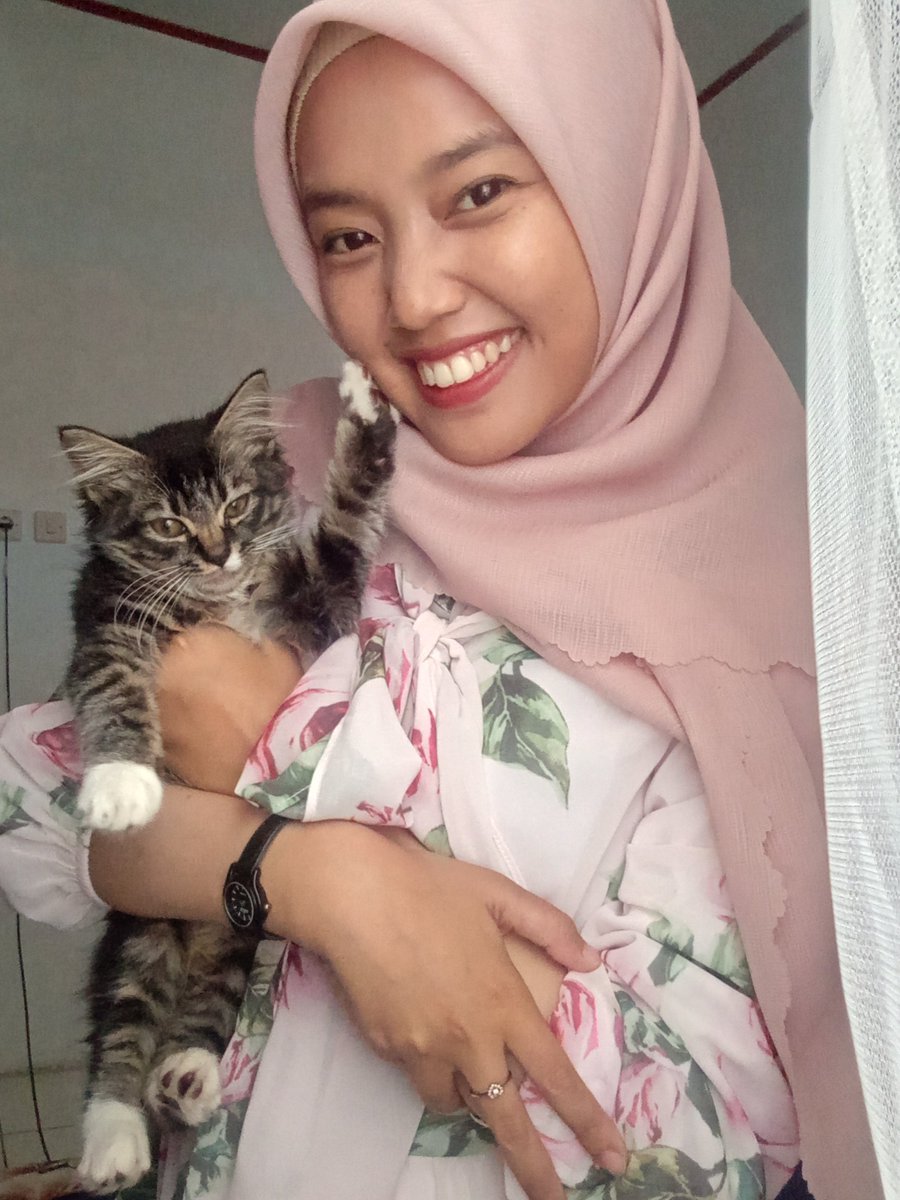 ima_rhypa's tweet photo. Lucu banget dia pegang cubit pipikuuu😘 https://t.co/qIX5fUoIXD