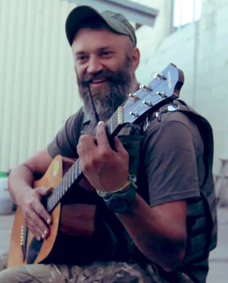 У війні з російським агресором загинув учасник АТО, відомий волонтер та пластун Ігор Приступа з Луцька Волинської області.
На початку повномасштабної війни він повернувся з-за кордону та став до лав роти ударних БПЛА Січеславської бригади.
Вічна памʼять !