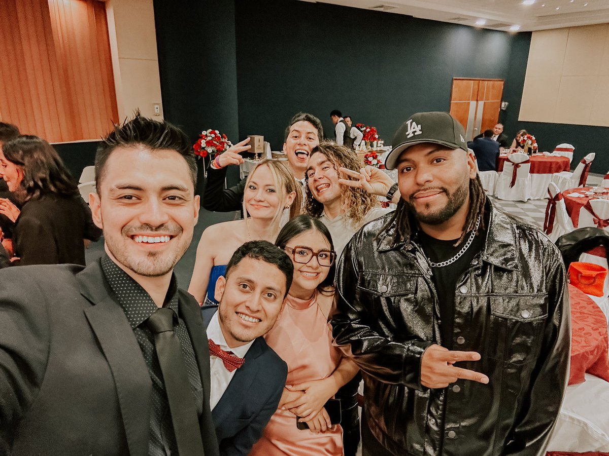 Demasiado alegre hoy 🤍🫰🏼 #15añosNaty