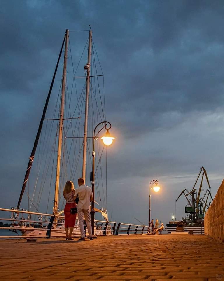 Херсон вітається. 
Фото:assertive_band.