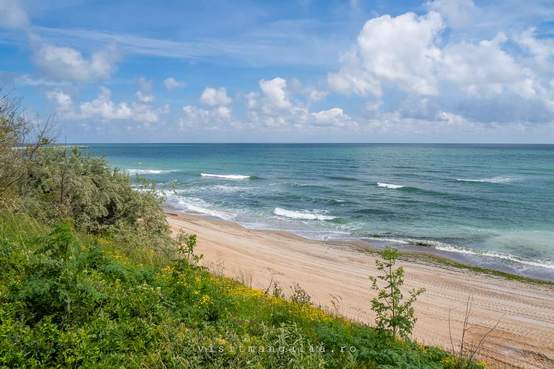 Travel_2Romania's tweet photo. #CapAurora, vederi de pe noile diguri. Sau direct într-o vacanță de vară de vis la malul mării.🏖️🍹⛱️
⭕️https://t.co/o6qmlof92o #Mangalia #Saturn #Venus #CapAurora #Jupiter #Neptun #Olimp #MareaNeagra #vacanta2024 #rivierasud🌊 #sunrise #beachsunrise #healthylife
#TraveltoRomânia https://t.co/GGBtTpQm2p
