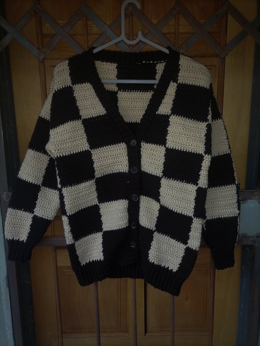 ugyarn's tweet photo. Patchwork cardigan made by ugyarns
#tinitwitter https://t.co/8KJgzYRsg1