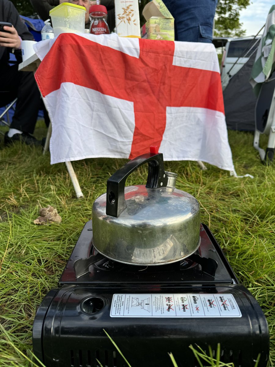 NickDixonITV's tweet photo. Signs of life at the campsite now 😁 The kettles on and England fans are pretty happy with last nights win 🏴󠁧󠁢󠁥󠁮󠁧󠁿 #EURO2024 https://t.co/3ErsN5RDQ1