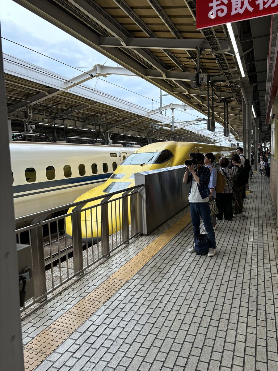 kai2017jgc's tweet photo. 今まで一度も見たことなかったのに
まさかの遭遇
#dryellowcom
#ドクターイエロー
#JR西日本
#JR東海 https://t.co/xOIN7thWrr