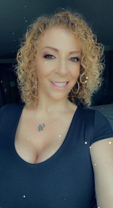 Feeling myself on this #Tuesday morning🤩  Did you know I've got a premium account on @Snapchat? Add me🥰<a href="/tag/tuesday"class="tags">#Tuesday</a><a href="/tag/snapchat"class="tags"><span>#snapchat</span></a><a href="/tag/premium"class="tags"><span>#premium</span></a>