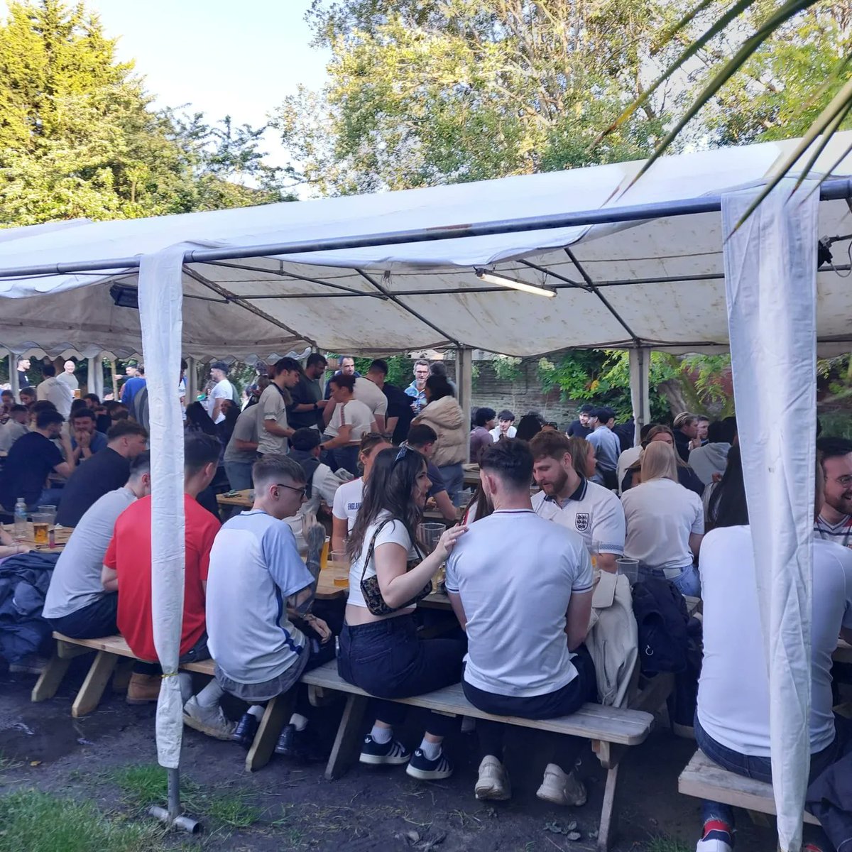 TheGardenHouse5's tweet photo. Thanks awfully for such a great night last night #engvser #nr2 #pubeuro24 https://t.co/ZaEMyuw4qZ