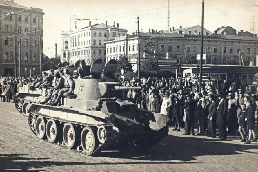 vatastan's tweet photo. Šī diena vēsturē. ⏳
1940. gada 17. jūnijā #PSRS okupē Latviju.
Krievu karavīri 05:00 šķērso mūsu valsts robežu, pārkāpjot starptautiskās normas un okupē #Latviju uz pus gadsimtu. https://t.co/wsM4FTcv7S
