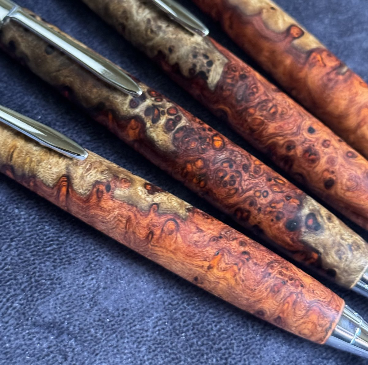 _Craft_A's tweet photo. 7月のハンズ名古屋に向けて
MP202  本カリン瘤紅白

#CraftA #クラフトエー
#シャーペン #シャープペンシル #mechanicalpencil https://t.co/xn6rszDTB9