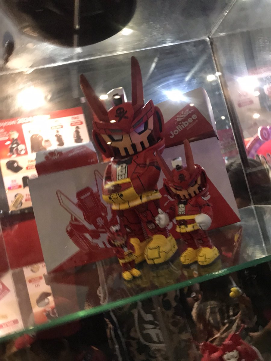 GreenDei's tweet photo. Introducing Jollibee mecha!
Jollibee x Quiccs collab

#TOYCONxMNDSTYLFANX2024
#TOYCON2024
#TOYCONEvolution
#21YearsofTOYCON
#toyconph #toycon21 #toycon2024 #ToyconMindStyleFanX #deivilleattoycon #deiville #designertoy #toycollector  

#mechajollibee #quiccs #jolliteq #jollibeetoy https://t.co/YBAFT3sDdh