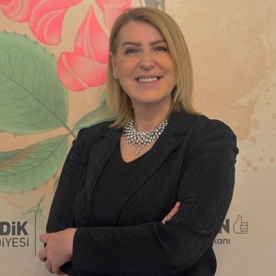 AKPli Sevda Türküsever: “Fiyatlardan şikayet var ama Bodrum'a giren araç sayısı 175 bine yükseldi. Otellerdeki yoğunluk ise yüzde 95'e yaklaştı.”

Ekonomist Özgür Demirtaş: “Türkiye'nin %83'ü Yerinden Kıpırdayamıyor.

O gördükleriniz son 20 yılda daha da zengin olan %17'lik