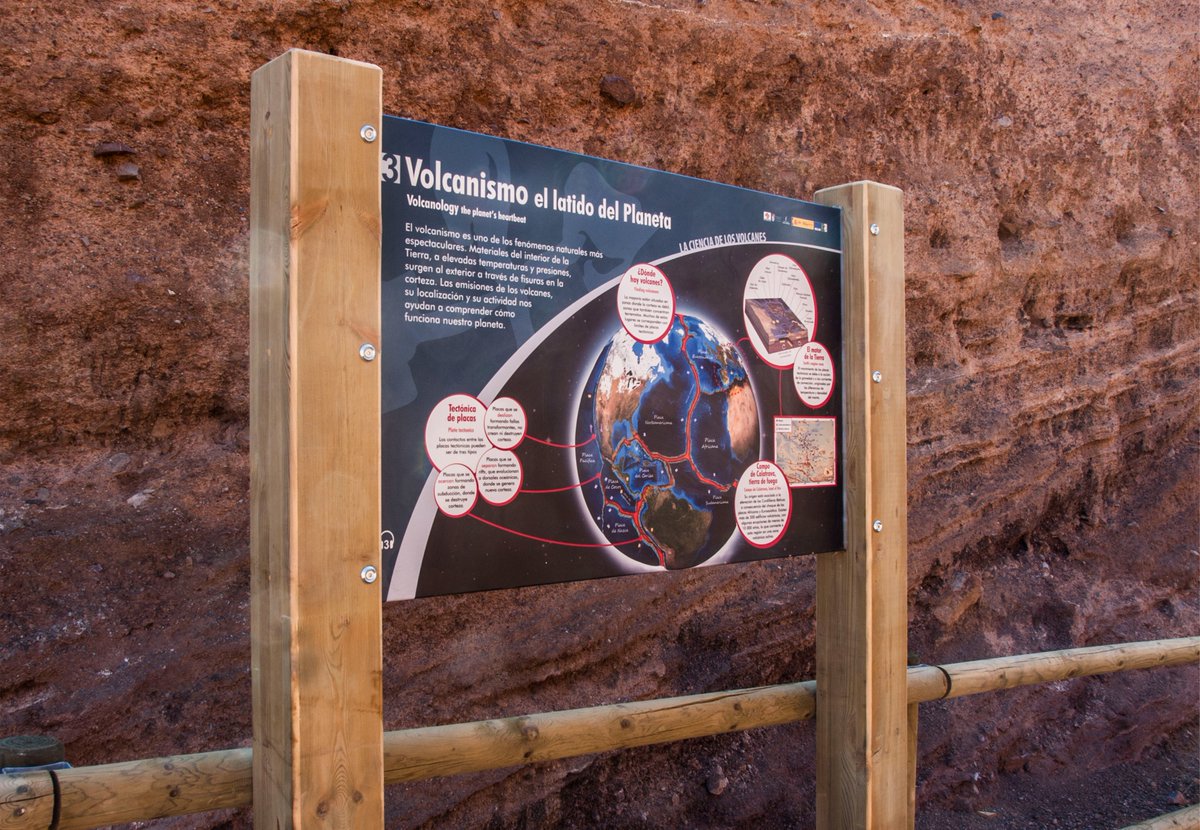 Hoy compartimos el proyecto en el que nuestro equipo de interpretación participó en 2016, el espacio museográfico Cerro Gordo: fuego, cenizas, cemento. 

Más info del proyecto: paleoymas.com/dt_portfolios/…

#interpretación #señalización #cartelería #geología #volcán