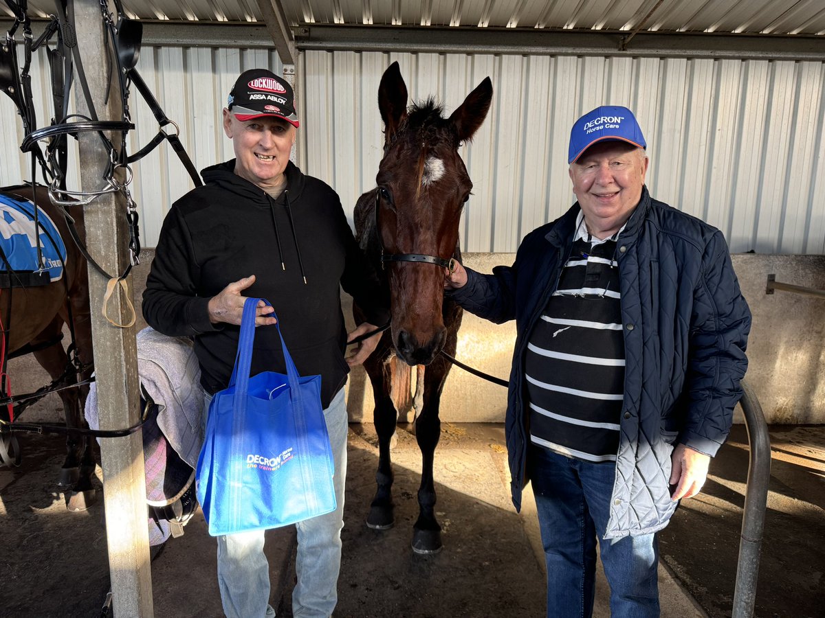 GREG SUGARS leads the DECRON HOOF CARE INVITATION DRIVERS CHAMPIONSHIP after winning heat 5 on WILD BULL (trained by Greg Norman). 

There’s one heat to go with titleholder ELLEN TORMEY second.