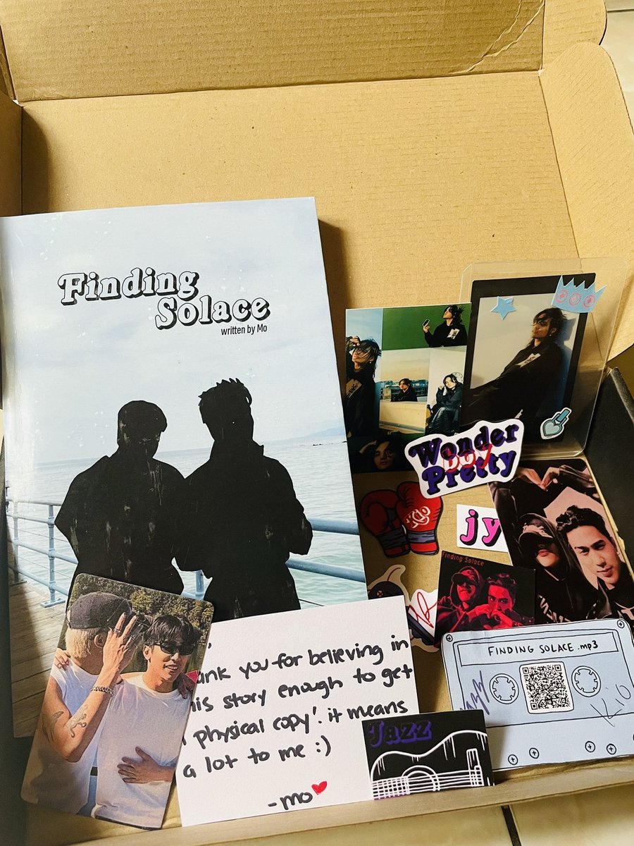 jyhaetheshewolf's tweet image. Yaaaay got my physical copy of #FindingSolace by @jokenwrld . Thank you so much! Nakasama pa un bias ko na presidente ng JoKen haha ❤️🖤

#Joken #jokentwt