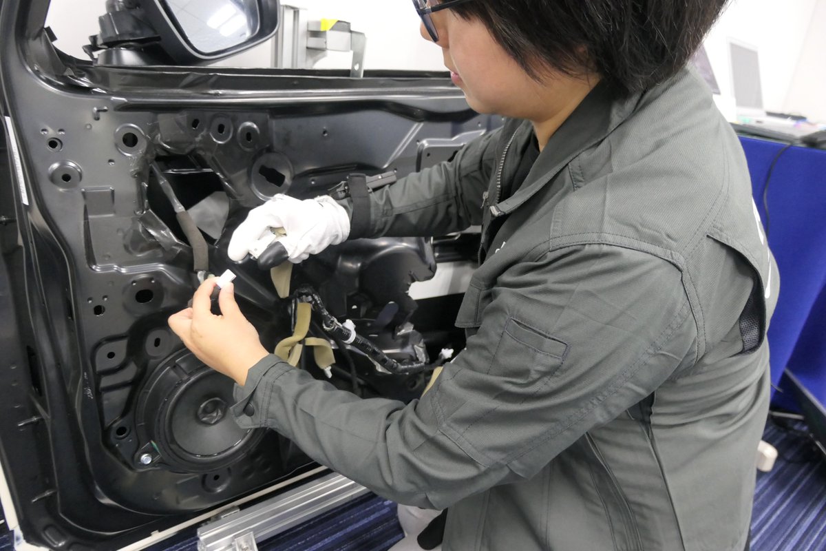 Panasonic_CO_JP's tweet photo. ／
#製造業 のお客さま向け体験型共創ラボ
名古屋オフィス「AI Inspection Lab」
がリニューアル🌟
https://t.co/6p036OAO3M
＼

検査工程で課題となっている製品を持ち込み
AIを活用したセンシング技術を検証できる当ラボ。

年間約60社を超えるお客さまにご来場いただき
累計100件以上の検証を実施しています✨

視覚・触覚・聴覚など、人の感覚で
行っていた判定をデジタル化することで
作業員の負担軽減に貢献。

現場の課題を解決し
#DX 推進と #モノづくり の未来を
追及してまいります💪

▼詳細はこちら
https://t.co/6p036OAO3M