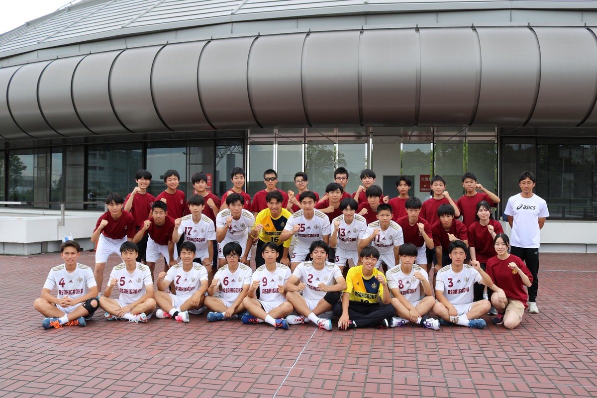 《男子》
東海総体
6/15(土)
1回戦 vs御殿場(静岡2位)
32(11-12 21-16)28  で勝利🏆

2回戦 vs岐阜東(岐阜１位)
24(15-11 9-17)28  で敗戦😢

これで77期の11人は引退となります。
たくさんの応援ありがとうございました！

78期主体となる新体制の男子ハンドボール部も、よろしくお願いします🙇🏻‍♀️