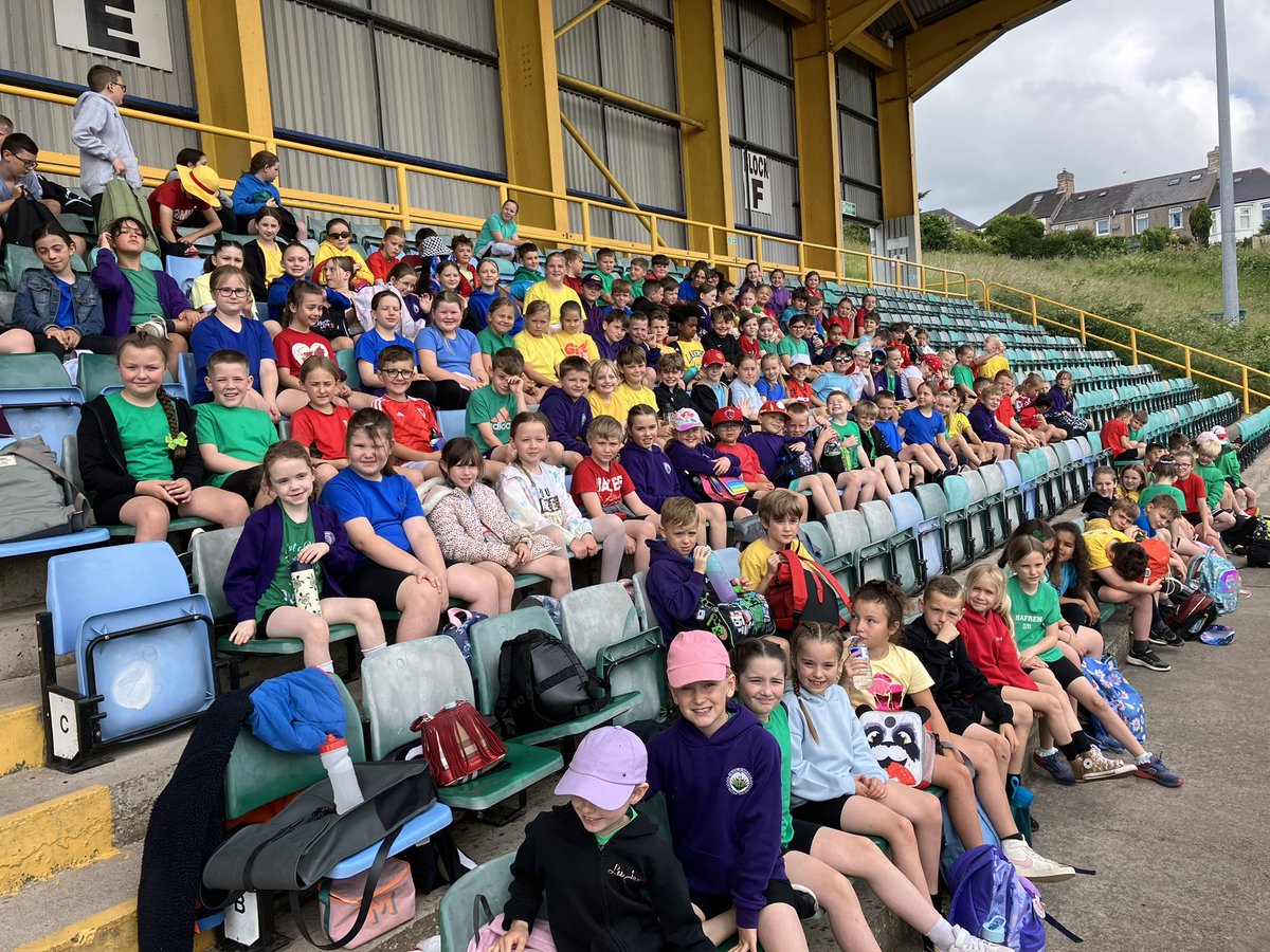 Barod am hwyl y mabolgampau <a href="/MrLlwyd2/">Mr Llwyd</a>  @MissNWT123  <a href="/MrsSJones4/">Mrs S Jones</a> @1MrMPrice <a href="/bl4missflowers/">Miss L Flowers</a> <a href="/MissALiney1/">Miss Liney</a>