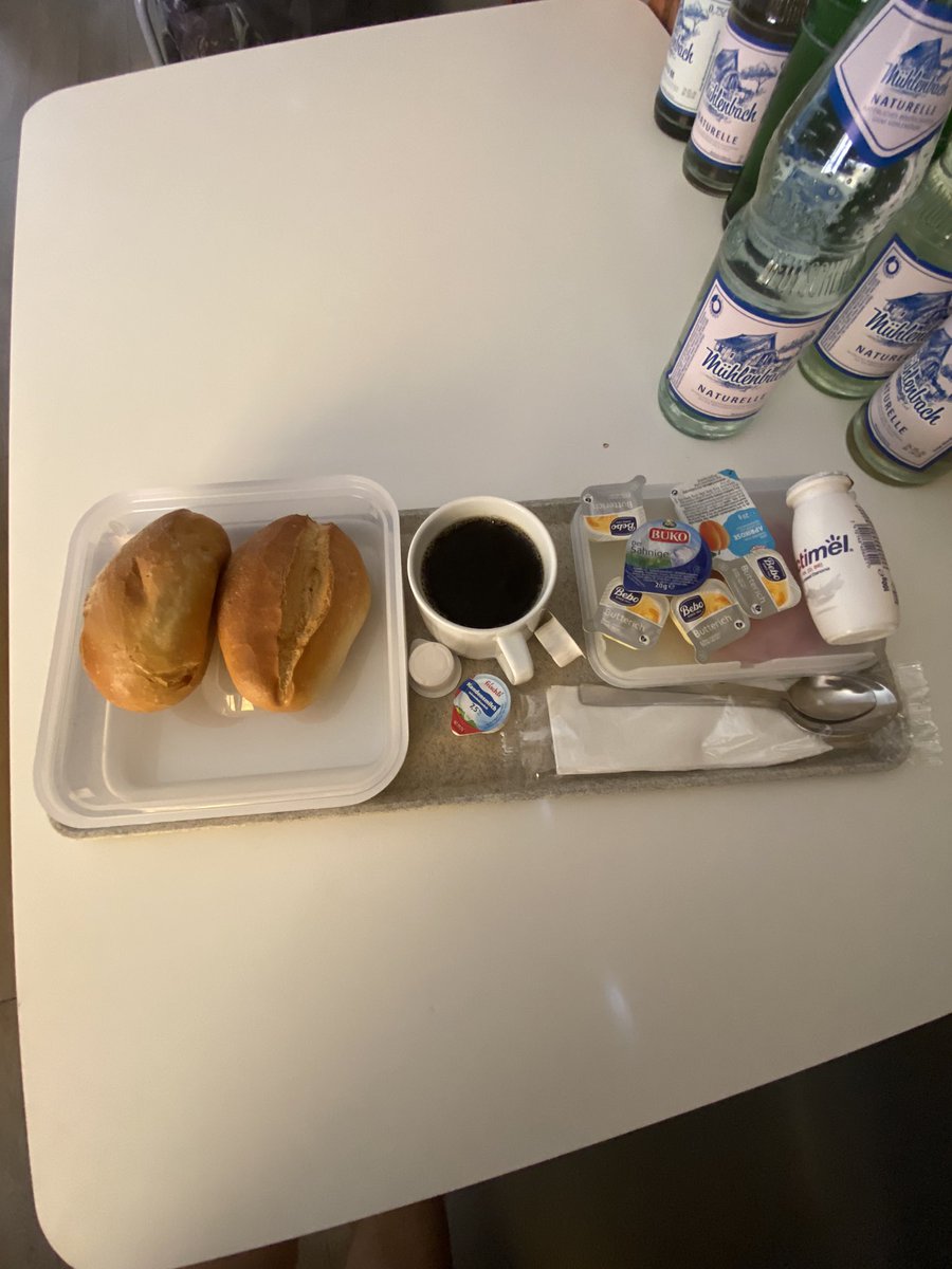 Das Krankenhaus essen sieht garnicht mal so schlecht aus. 
Wäre ich Veganer hätte ich jedoch ein Problem. 

Diese Woche werde ich übrigens die Streams auslassen.
