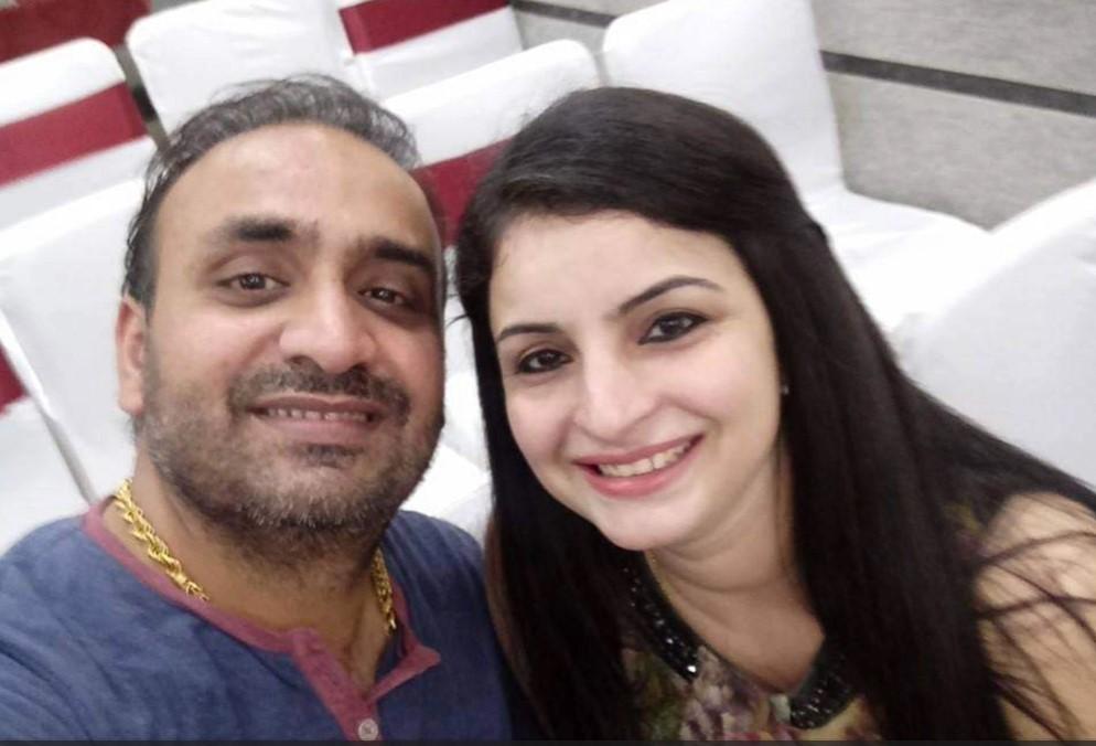 पानीपत, चरित्रहीन पत्नी निधि ने ही जिम के प्रेमी के साथ मिलकर करवाई थी अपने पति विनोद की निर्मम हत्या। 30 महीने के सुस्त जाँच के बाद हुई गिरफ्तार। 
*भारत मे हर 32 घण्टे में एक से अधिक पति अपनी चरित्रहीन पत्नियों के एक्स्ट्रा मेरिटल अफेयर में जान से मार दिए जाते हैं। #नारी_शक्ति