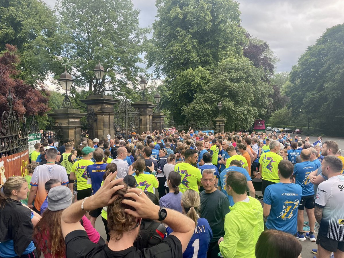LFrontrunners's tweet image. Was very moving to be part of the 7 mile run for Rob Burrow on 7th June. Such a great turnout to honour a great man 👏

@leedsrhinos #robburrow #7milesforrob #leedsfrontrunners #frontrunners #leedsrhinos #leedsrhinosfoundation