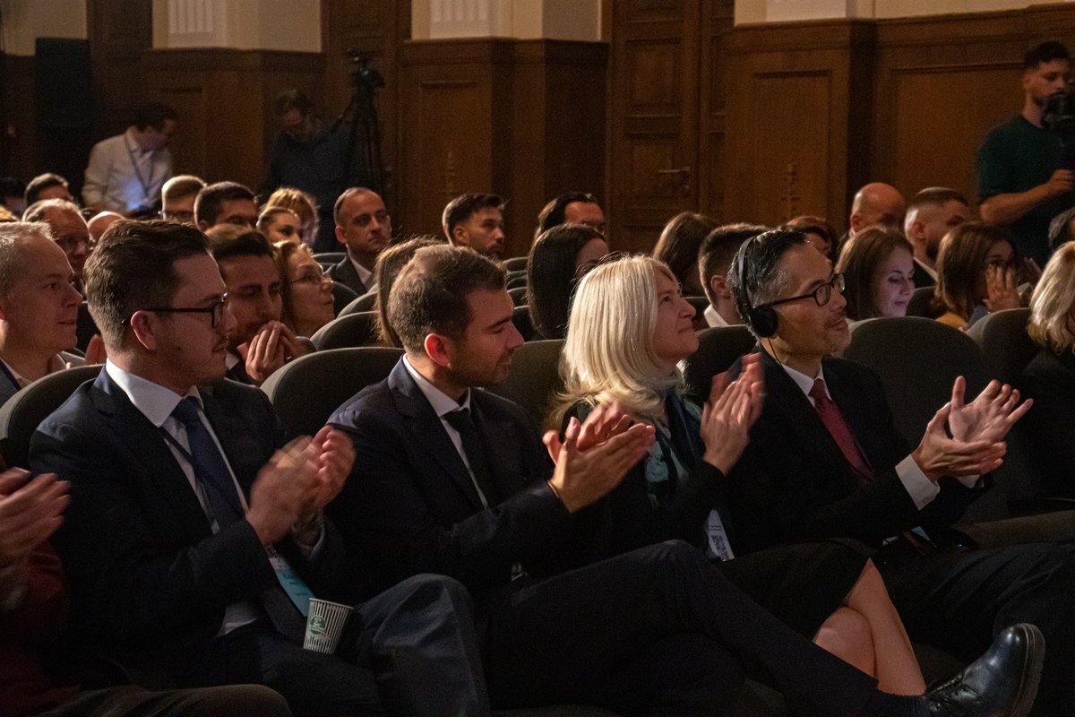 На панелу посвећеном биотехнологији у склопу првог Пупун форума у Београду говорили су Самјуел Сија, професор биомедицинског инжењерства и проректор Универзитета Колумбија за стратешки утицај, Јелена Беговић, министарка науке, технолошког развоја и иновација и Иван Трифуновић,