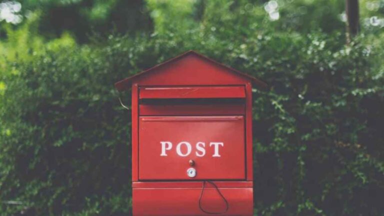 locate2u's tweet image. Alarming surge in postal workers attacked by dogs in Australia.

📈 55 workers involved in dog-related incidents (6 months)
📅 11 are attacked by animals daily, on average
🏠 Half of the incidents occur on customers' property

Scroll 👇🧵

#PostalWorkerSafety #DogAttacks [1/2]