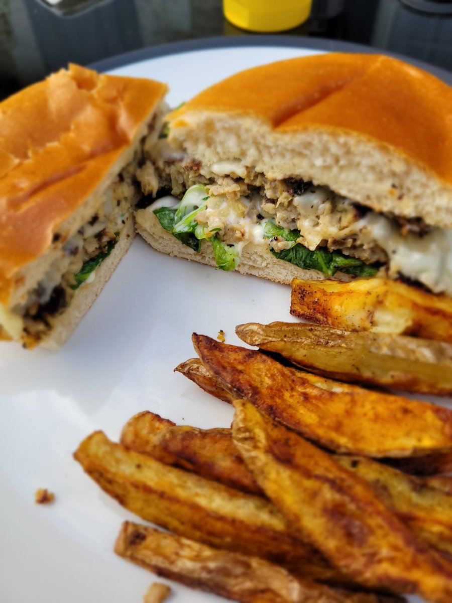 leshgites's tweet photo. Homemade pork and apple burgers! Delicious❤️#porkandappleburgers#homemadeburgers#burgerpress#leshirondellesgites https://t.co/Olqd7XfRxa