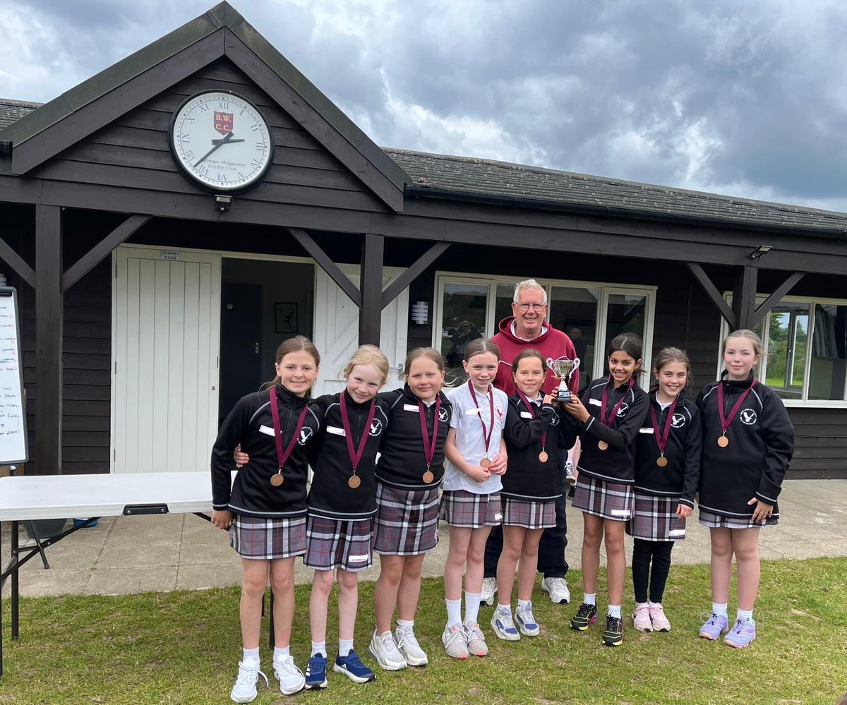 PipersSport's tweet image. Thank you to our coach Nigel for hosting a fantastic cricket festival at Ballinger Wagoners Cricket club for our u10 girls. They had a fantastic day, enjoyed lots of cricket and won all their games to be crowned the winners second year in a row! #PipersPrep #PipersCricket