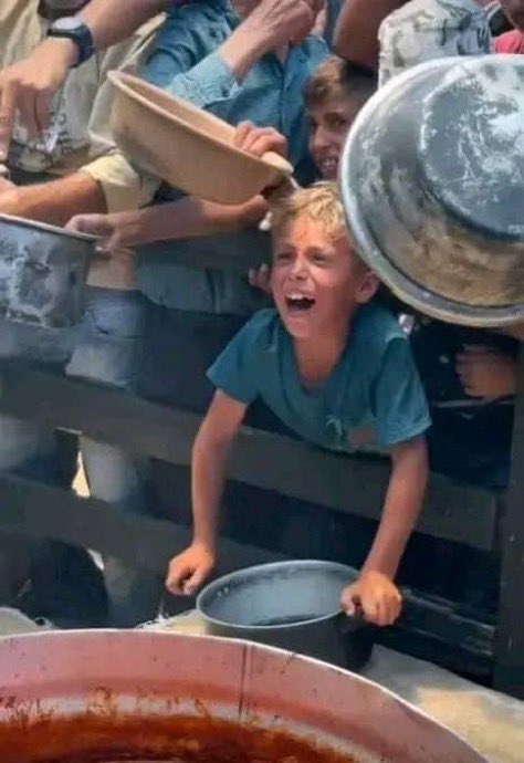 shaani092's tweet image. 🇵🇸💔 People are celebrating Eid but children are dying of hunger in Gaza, they cannot afford one meal.
#عيد_الاضحي_المبارك