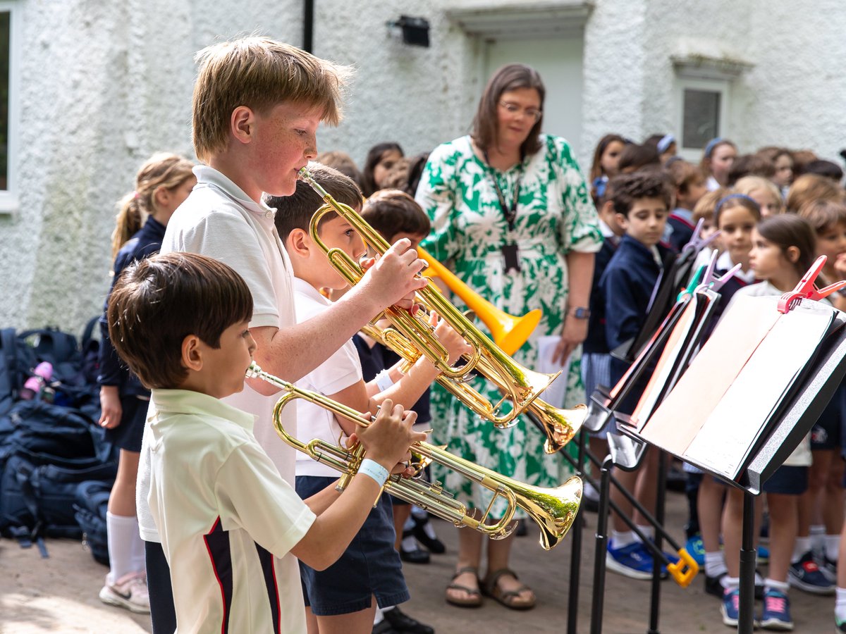 Our choir and music ensembles performing beautifully in sunny South Park last week 🎶🌳

#Community #GiversnotTakers