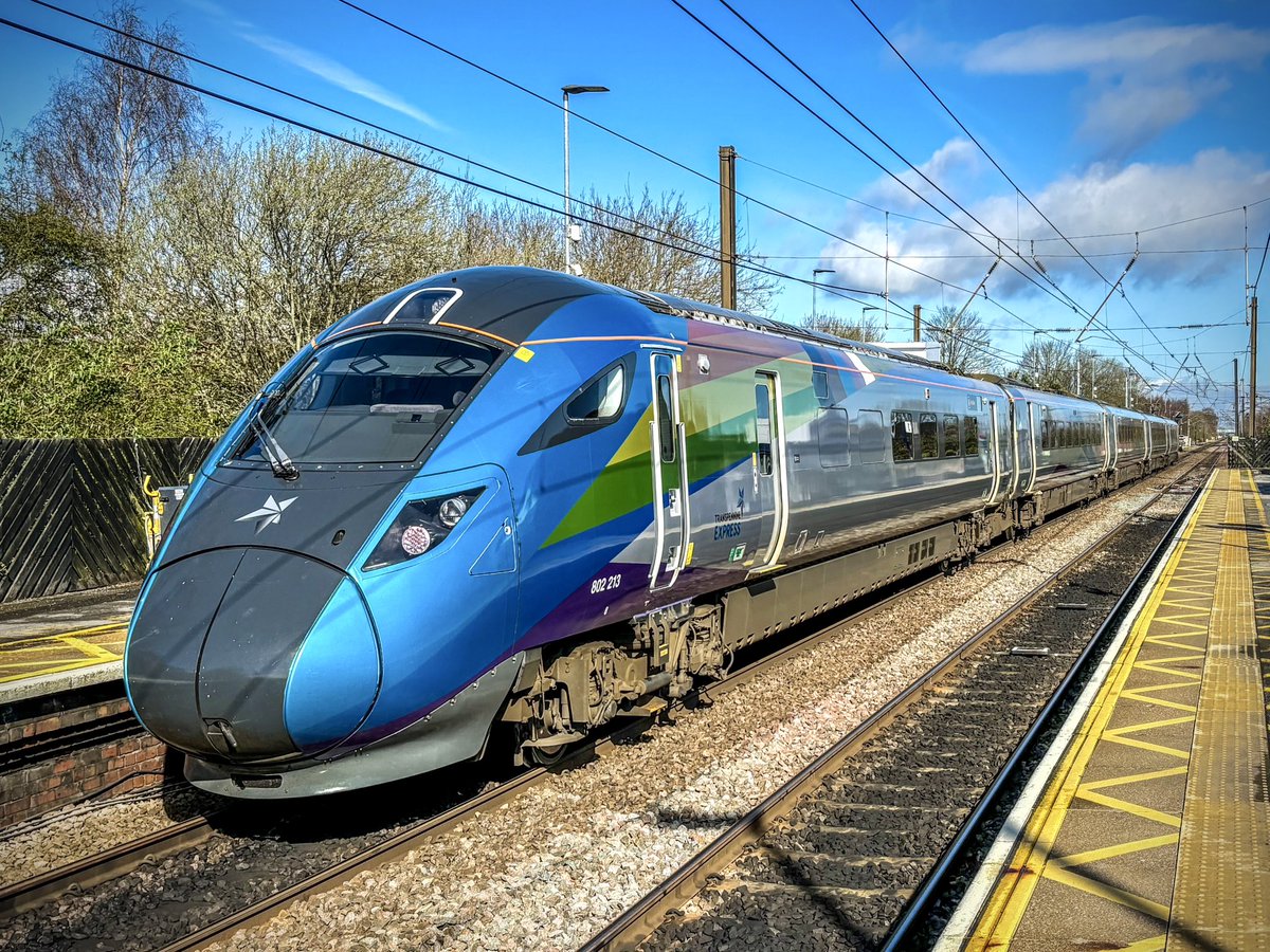 miles_chains's tweet image. 802213 ‘Unity’ pauses at Northallerton with a service for Liverpool Lime Street to Newcastle. A lovely sunny day, but it soon changed to rain!
#Class802 #TransPennineExpress  #TPE #Northallerton #Trainspotting