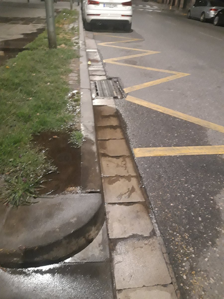 AssumptaFiguera's tweet photo. Bon dia, algú hauria de donar una explicació per què Parcs i Jardins no repara els aspersors !!
@begonyaiglesias @paerialleida @xavipalaulleida @ercpaeria @comudelleida @SEGREcom @LaManyanacat @laveudelleida https://t.co/BaYRRXeYpi