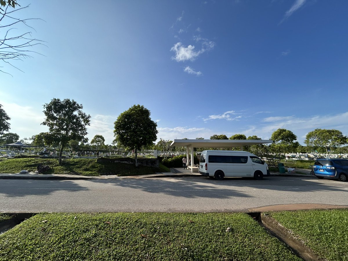 ErnestOnPT's tweet photo. Ever thought Singapore is just endless sights of skyscrapers, HDB flats, and high-street shopping?

On Raya Haji, let me show you another side of SG that is off the beaten path for many

Starting with the story of 405, a bus service that operates only for 16 days a year… https://t.co/3r7ExrNzm8