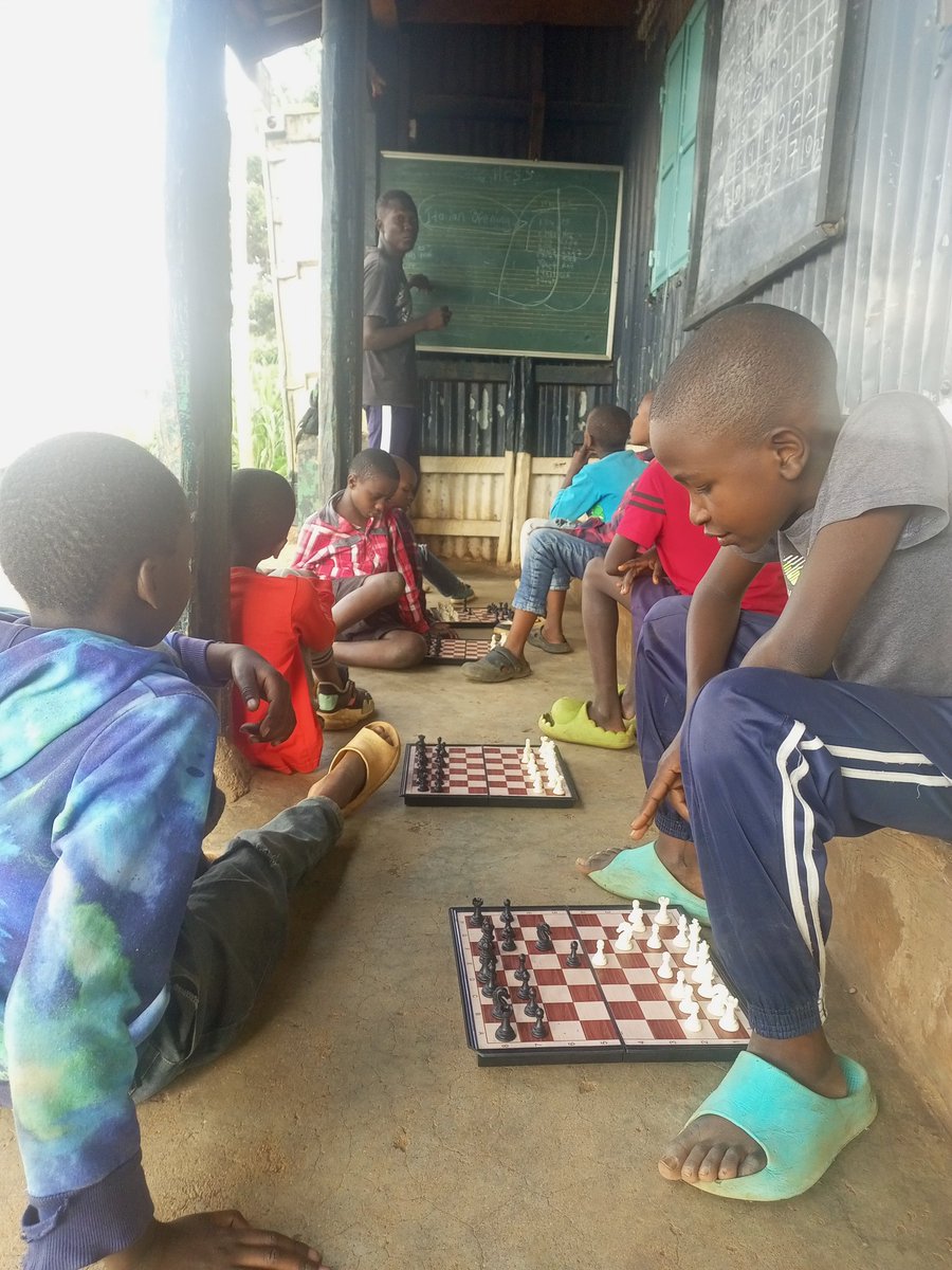 passiondri46592's tweet image. Every Saturday afternoon. 

#Chess.
#Chessinslums.