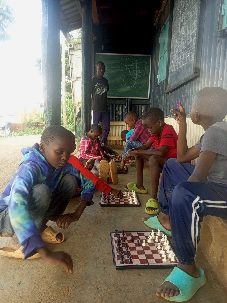 passiondri46592's tweet image. Every Saturday afternoon. 

#Chess.
#Chessinslums.
