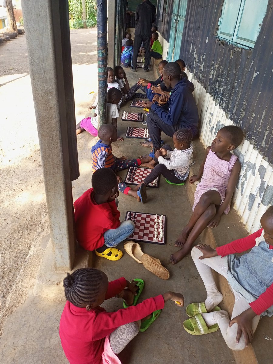 passiondri46592's tweet image. Every Saturday afternoon. 

#Chess.
#Chessinslums.