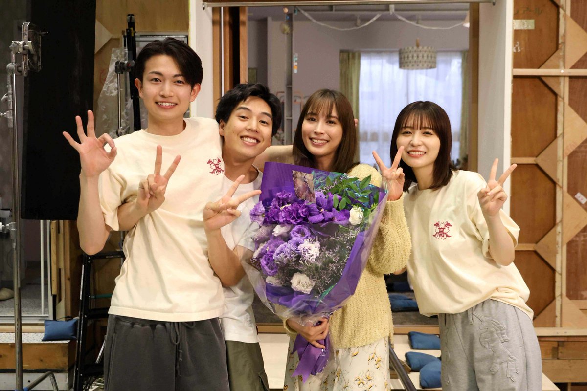 oricon's tweet image. 📺ドラマ『366日』最終回
クランクアップの模様💐

広瀬アリス、元気に感謝✨️
「青春を味わうことができました」
oricon.co.jp/news/2331889/f…

眞栄田郷敦、撮了に同級生サプライズ集合❗️
「皆さんと出会えて本当によかった」
最後の一言にスタッフから笑いも
oricon.co.jp/news/2331891/f…

#ドラマ366日