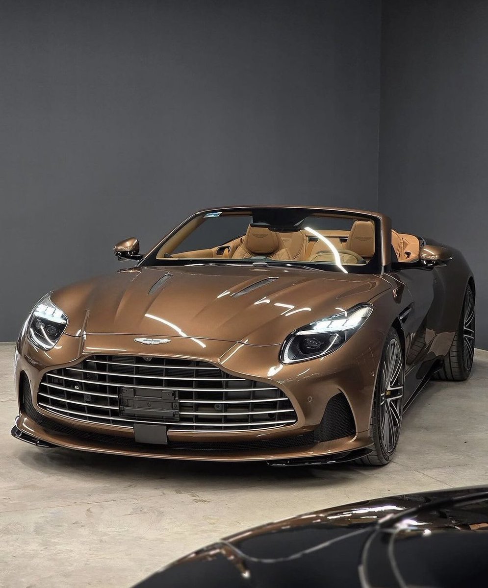 LuxuryCars365's tweet photo. Aston Martin DB12 Volante 🍂 https://t.co/3Krv1B98Q6