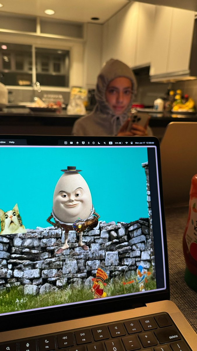 Claire Oxner tweet media