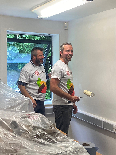 GFTomlinson's tweet photo. We recently returned to @treetopshospice to take part in their corporate #volunteering day by carrying out redecoration works, as part of our ongoing commitment to the charity.
Well done Team π
@Scape_Group #TeamSCAPE #TreetopsHospice #SocialValue #Charity https://t.co/dzNMjdUHcb