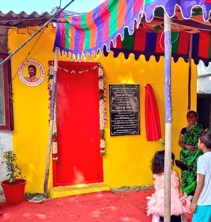 கோவையில் மாற்றுத்திறனாளி குடும்பத்திற்கு வீடு கட்டித் தந்த நடிகர் விஜயின் தமிழக வெற்றிக் கழகத்தினர்.  

#vijay #coimbatore
