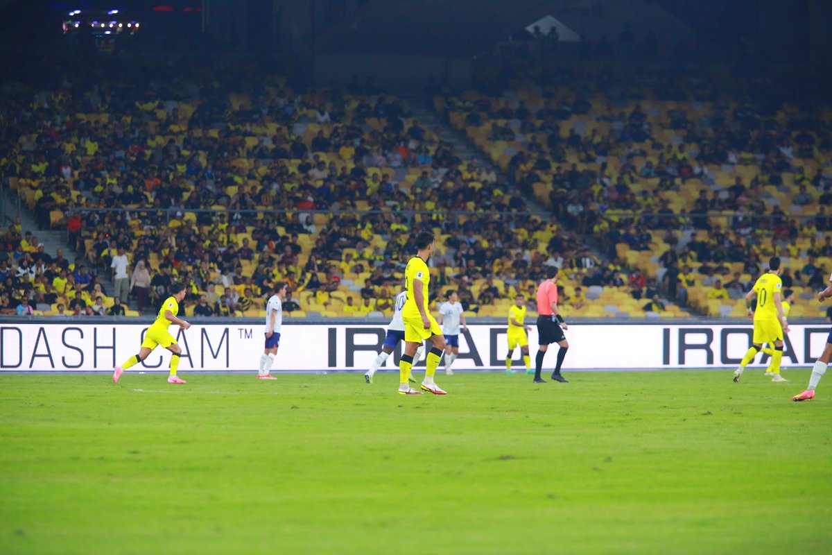 iroadglobal's tweet photo. [MALAYSIA]
Last week on June 11th, Malaysia's national football team played against Taipei in the FIFA World Cup 2026 qualifiers and won 3-1!
IROAD was honored to be a part of the game. Did you spot our logo on the court?
#IROAD #iroaddashcam #shotonIROAD #dashcam #dashcamera https://t.co/gxDpiQukzC