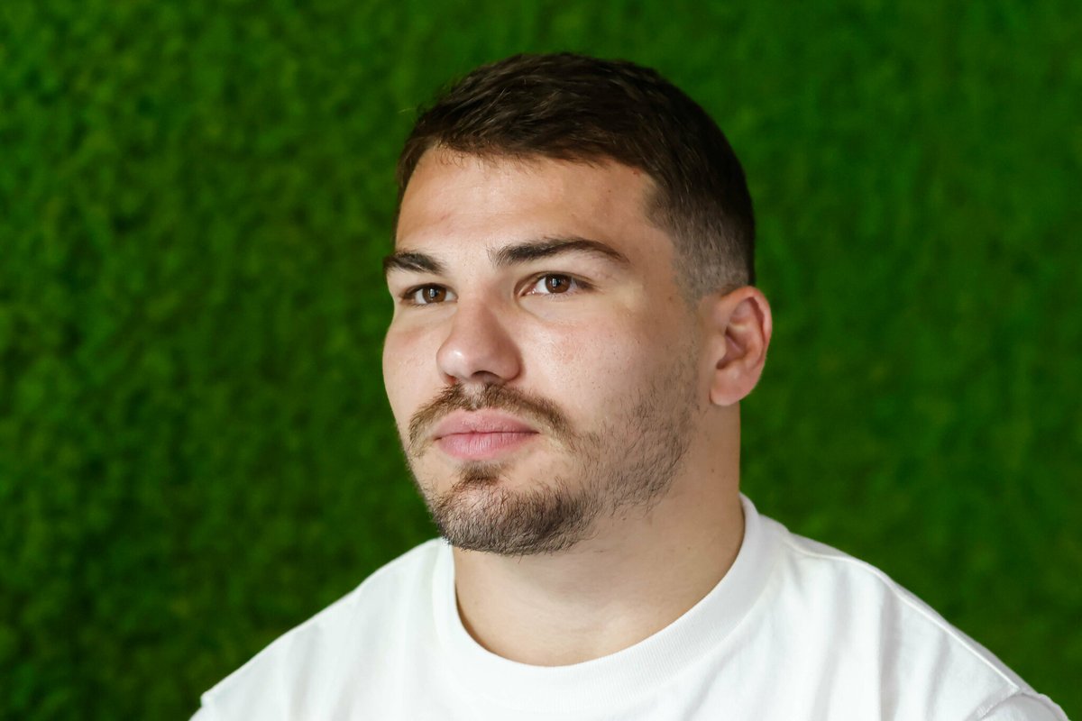 Antoine Dupont à la une du magazine Têtu, la star du XV de France s’engage contre l’homophobie

➡️ l.leparisien.fr/hE4v